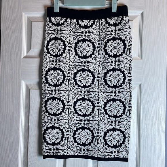 BEBE MIDI PENCIL SKIRT - Picture 4 of 11
